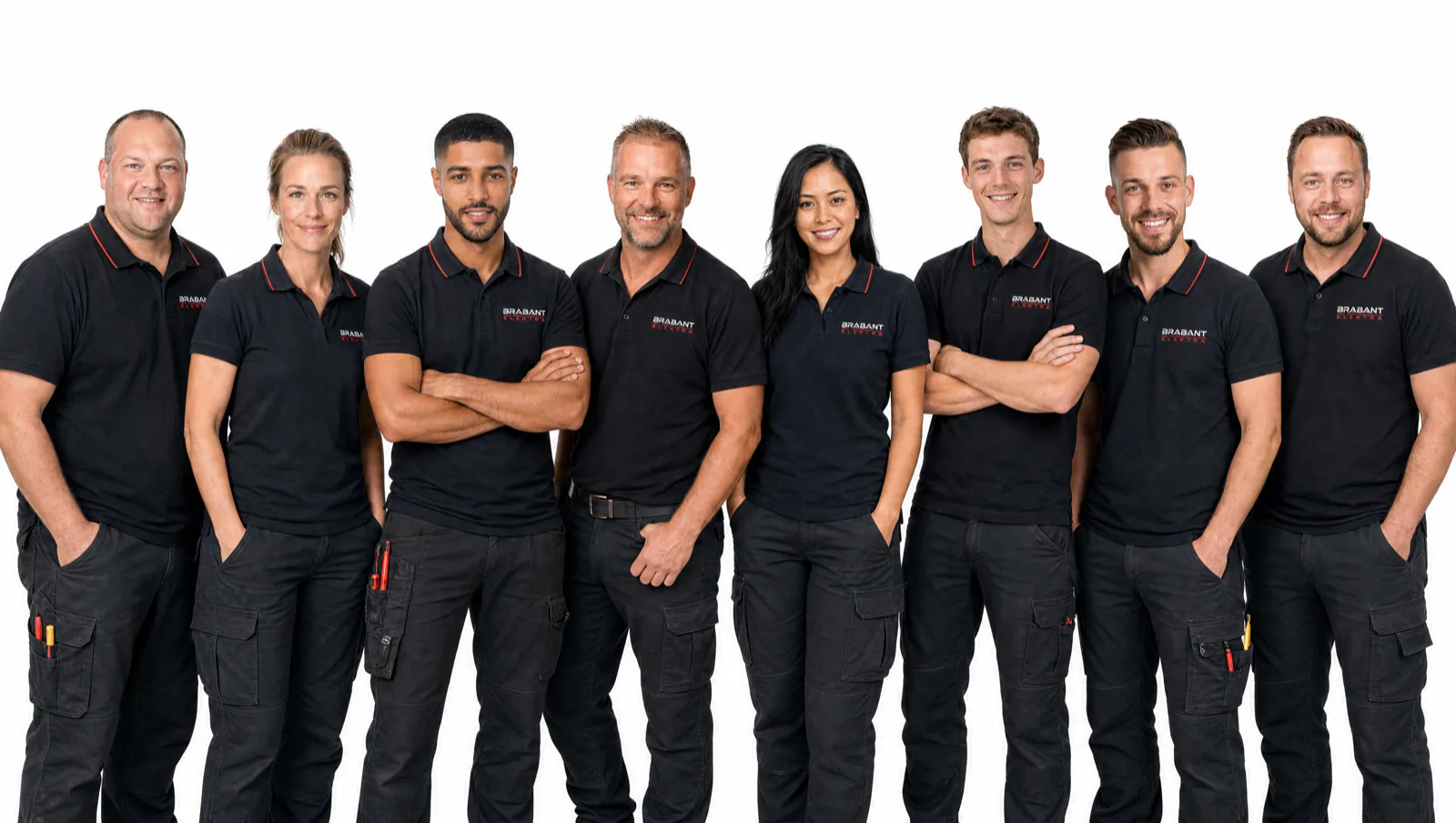 Het team van Brabant Elektra: acht gediplomeerde monteurs in bedrijfskleding
